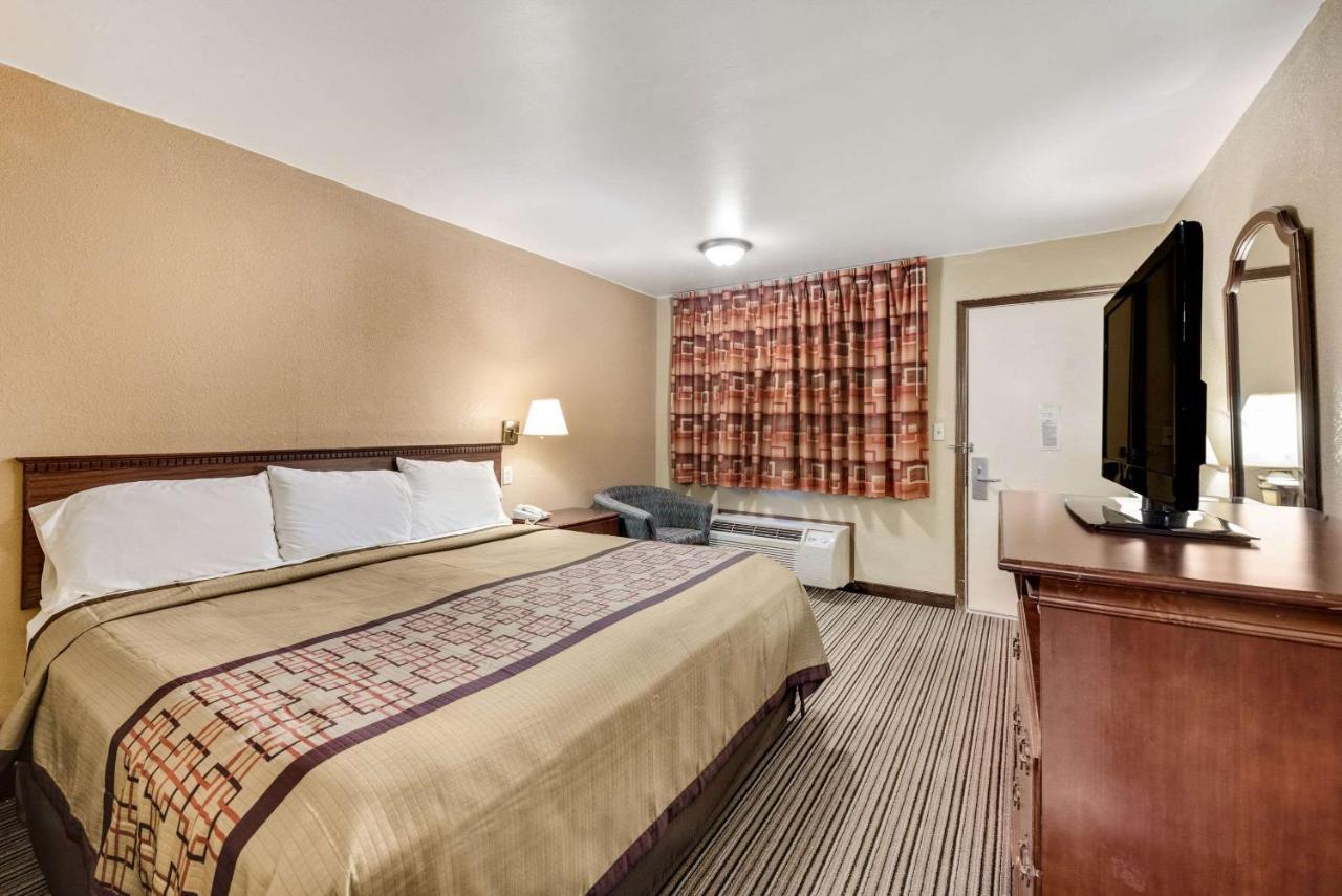 קולומבוס Rodeway Inn מראה חיצוני תמונה