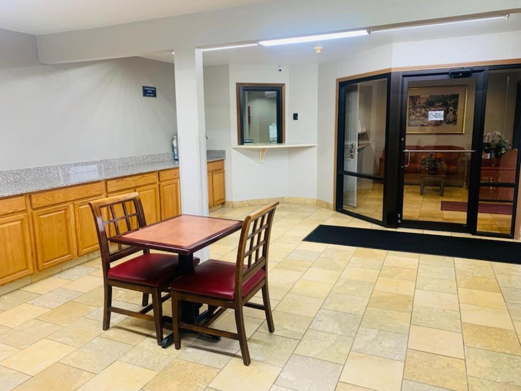 קולומבוס Rodeway Inn מראה חיצוני תמונה
